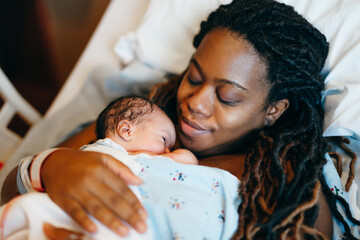 Kangaroo care: Health benefits for newborns and parents, Pediatrics, Your  Pregnancy Matters