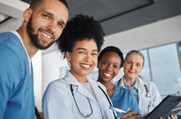 4 healthcare practitioners in a row, smiling. 