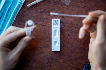 performing a covid PCR test